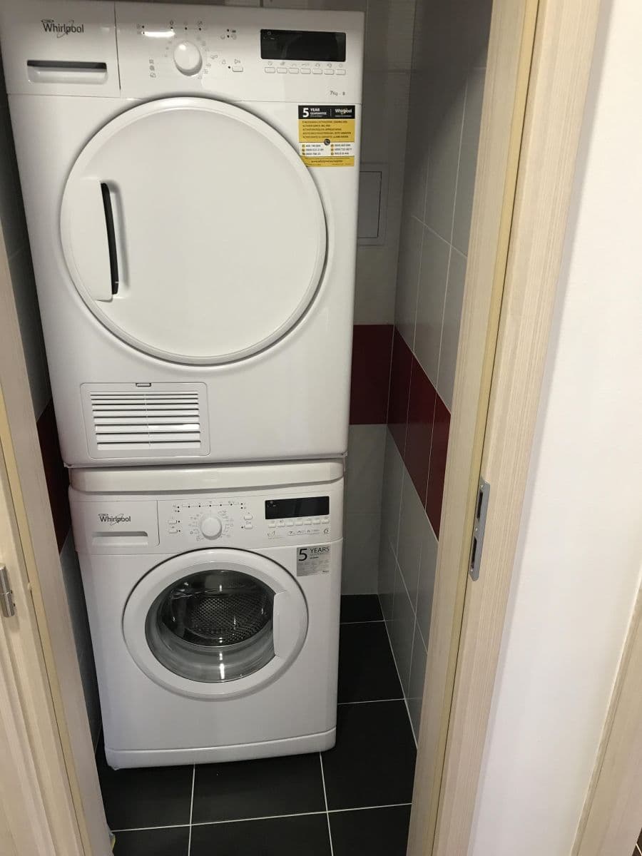 Prenájom bytu 4-izbový 75 m², Luhovská, Praha, Praha Prenájom bytu 4-izbový 75 m², Luhovská, Praha, Praha
