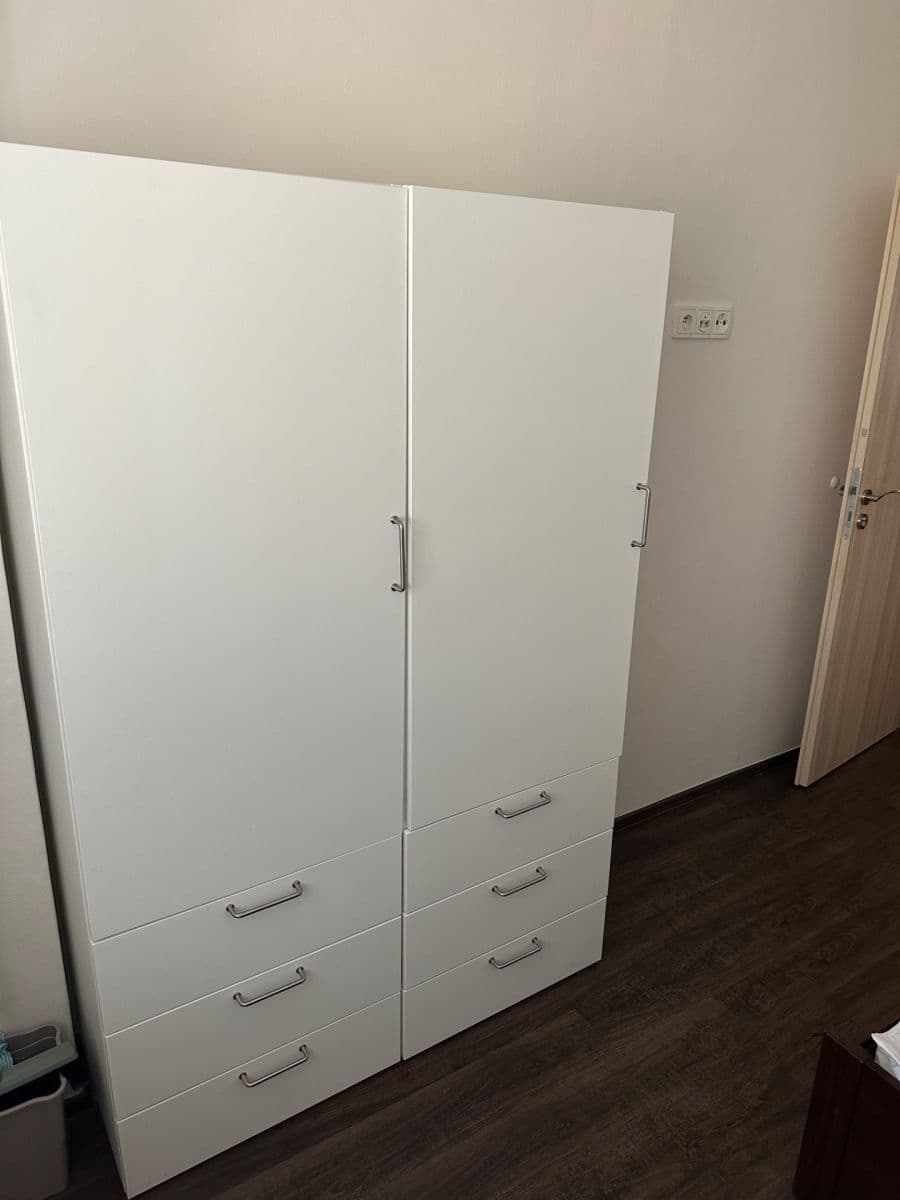 Prenájom bytu 4-izbový 75 m², Luhovská, Praha, Praha Prenájom bytu 4-izbový 75 m², Luhovská, Praha, Praha