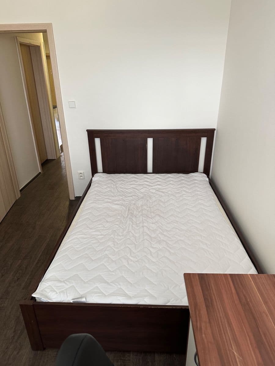 Prenájom bytu 4-izbový 75 m², Luhovská, Praha, Praha Prenájom bytu 4-izbový 75 m², Luhovská, Praha, Praha