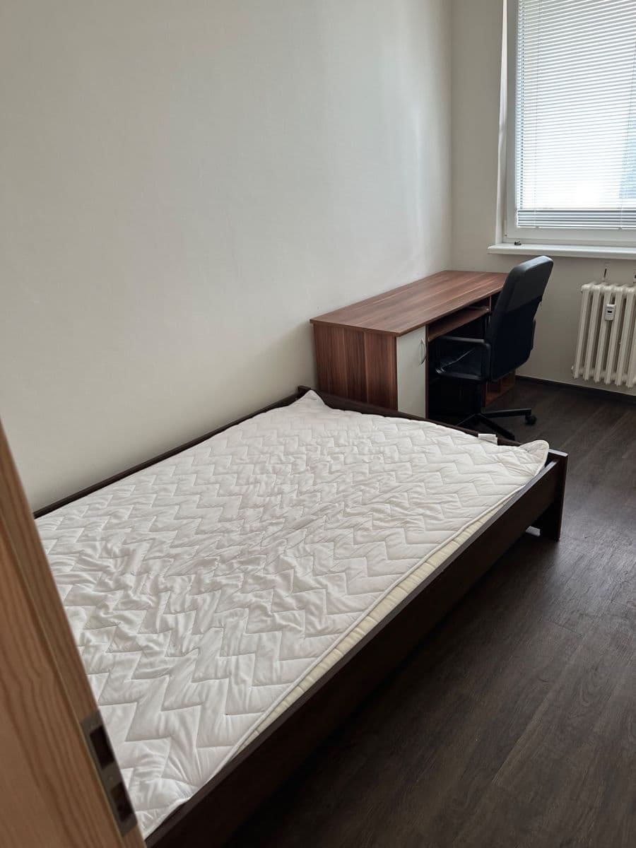 Prenájom bytu 4-izbový 75 m², Luhovská, Praha, Praha Prenájom bytu 4-izbový 75 m², Luhovská, Praha, Praha