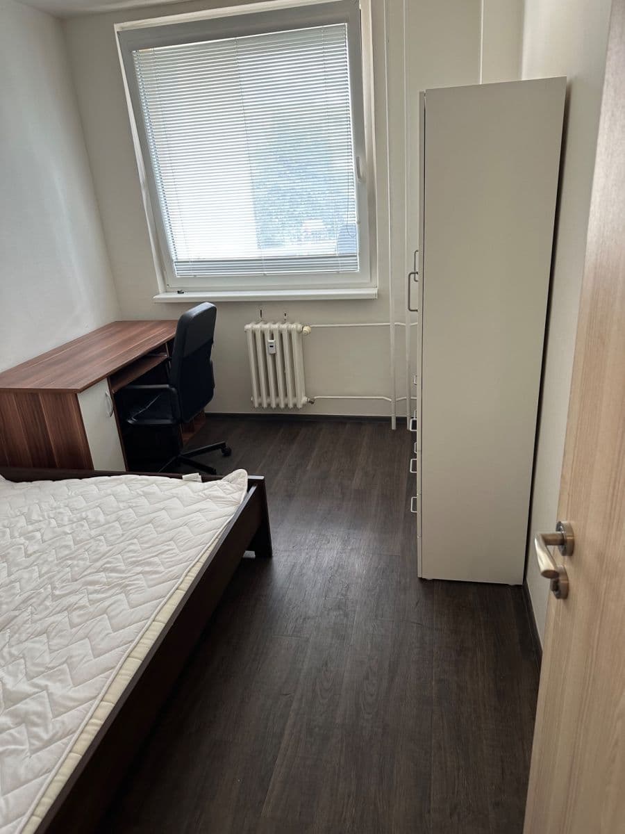 Prenájom bytu 4-izbový 75 m², Luhovská, Praha, Praha Prenájom bytu 4-izbový 75 m², Luhovská, Praha, Praha