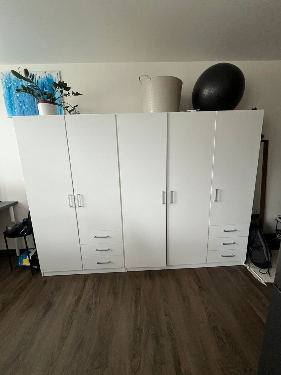 Prenájom bytu Garsoniéra 34 m², Ostravská, Praha, Praha Prenájom bytu Garsoniéra 34 m², Ostravská, Praha, Praha