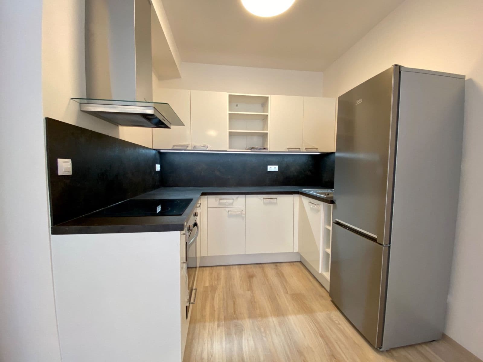 Prenájom bytu 3-izbový 75 m², Tupolevova, Praha, Praha Prenájom bytu 3-izbový 75 m², Tupolevova, Praha, Praha