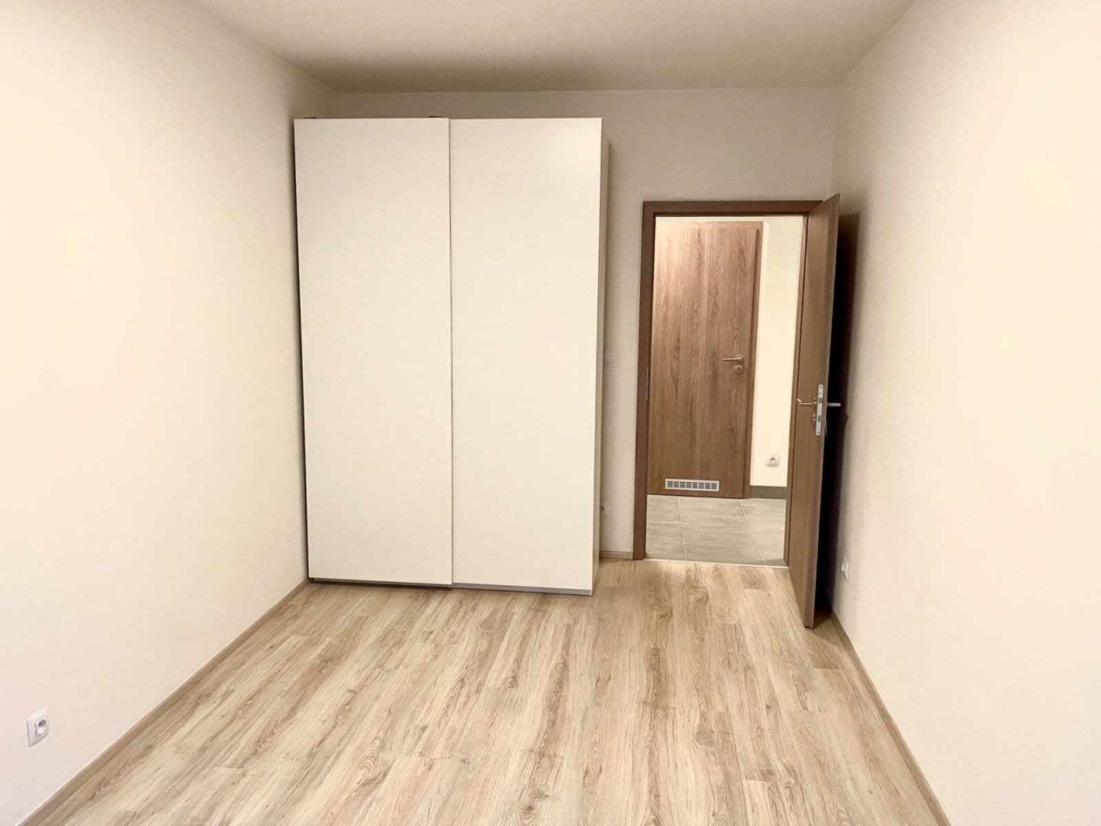 Prenájom bytu 3-izbový 75 m², Tupolevova, Praha, Praha Prenájom bytu 3-izbový 75 m², Tupolevova, Praha, Praha