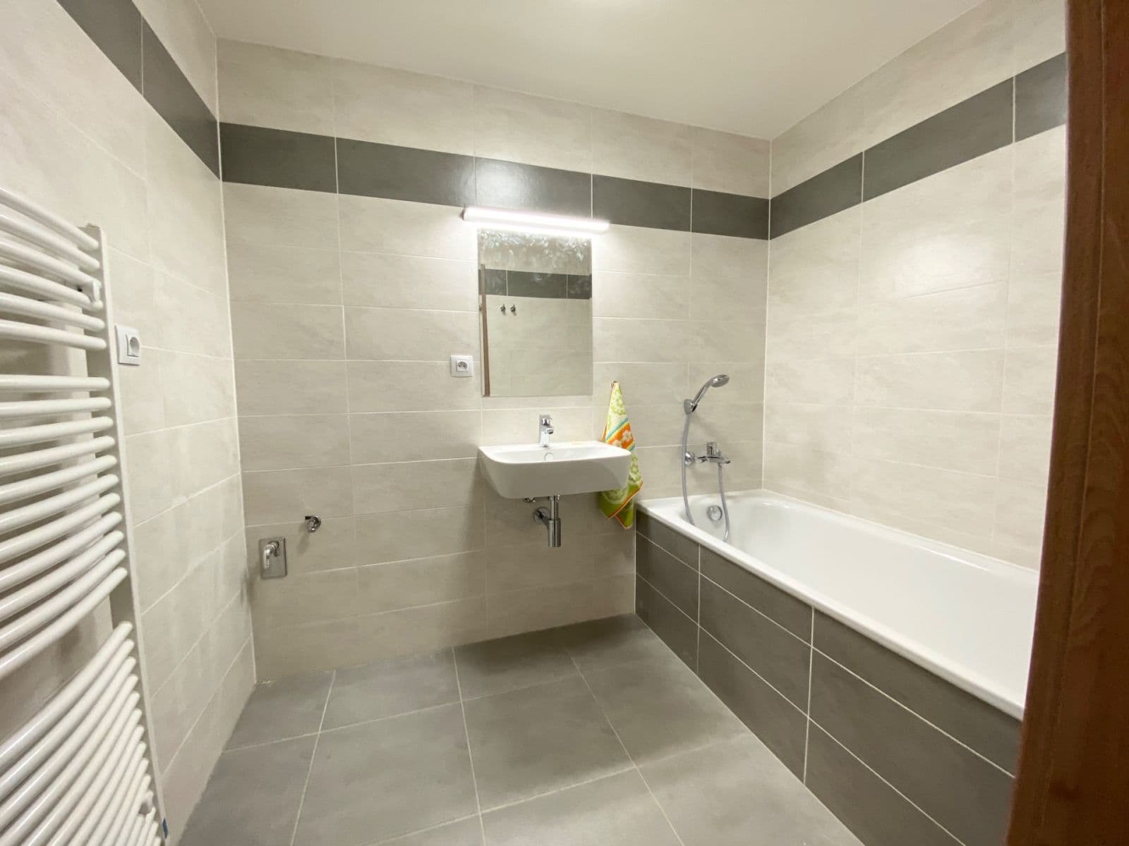 Prenájom bytu 3-izbový 75 m², Tupolevova, Praha, Praha Prenájom bytu 3-izbový 75 m², Tupolevova, Praha, Praha