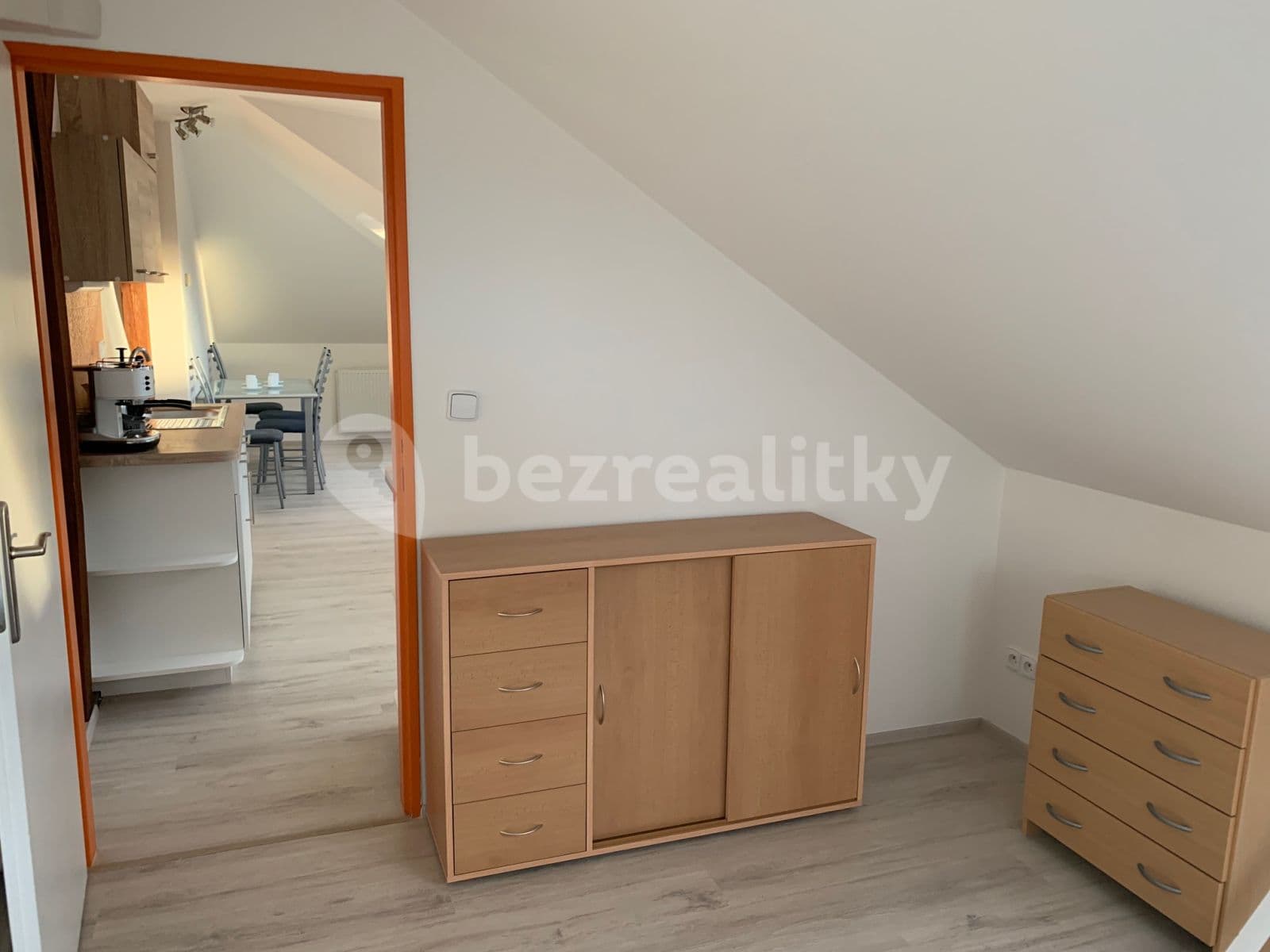 Prenájom bytu 3-izbový 60 m², Jeremiášova, Praha, Praha Prenájom bytu 3-izbový 60 m², Jeremiášova, Praha, Praha