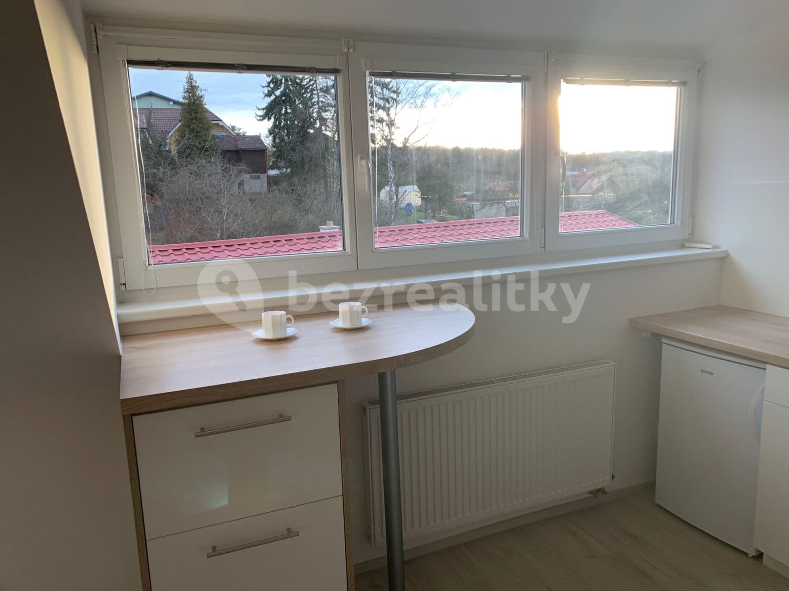 Prenájom bytu 3-izbový 60 m², Jeremiášova, Praha, Praha Prenájom bytu 3-izbový 60 m², Jeremiášova, Praha, Praha