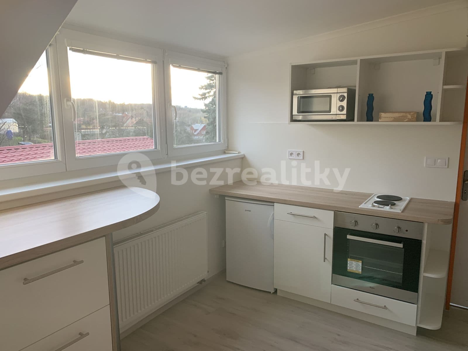 Prenájom bytu 3-izbový 60 m², Jeremiášova, Praha, Praha Prenájom bytu 3-izbový 60 m², Jeremiášova, Praha, Praha
