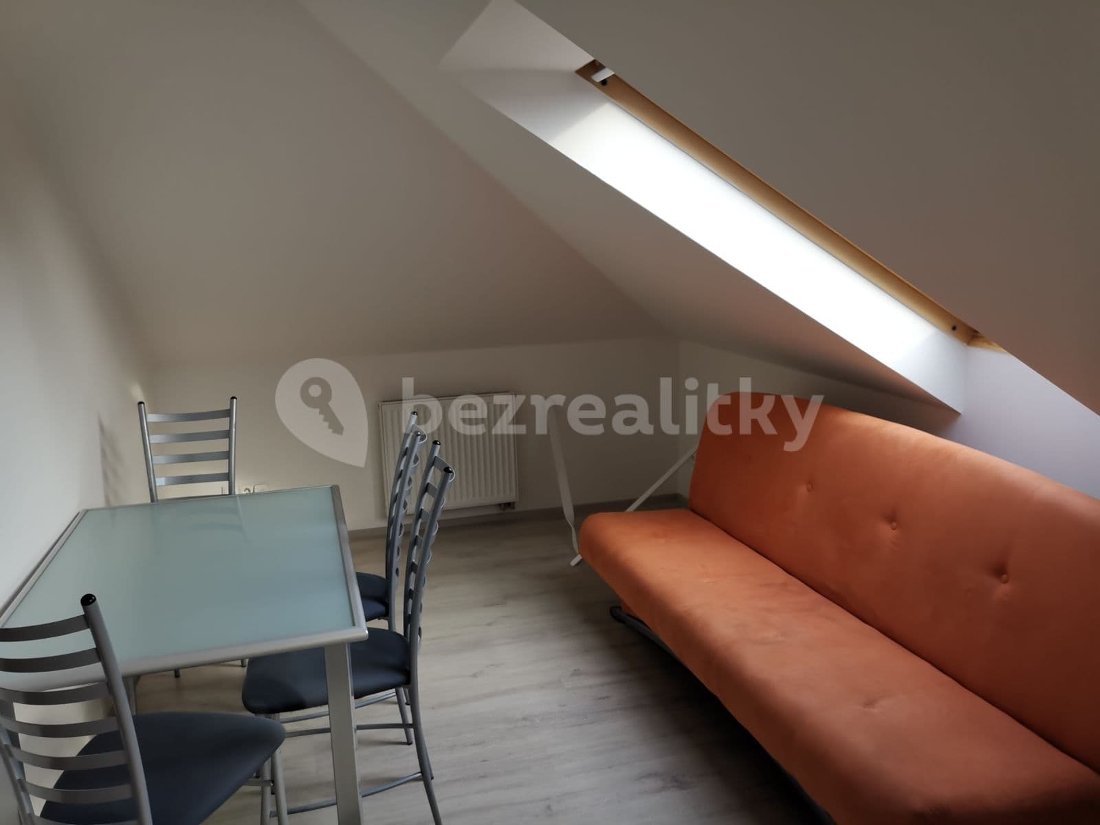 Prenájom bytu 3-izbový 60 m², Jeremiášova, Praha, Praha Prenájom bytu 3-izbový 60 m², Jeremiášova, Praha, Praha