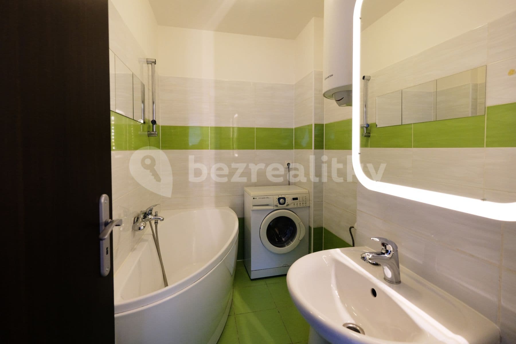 Prenájom bytu 2-izbový 48 m², Zbraslavská, Praha, Praha Prenájom bytu 2-izbový 48 m², Zbraslavská, Praha, Praha