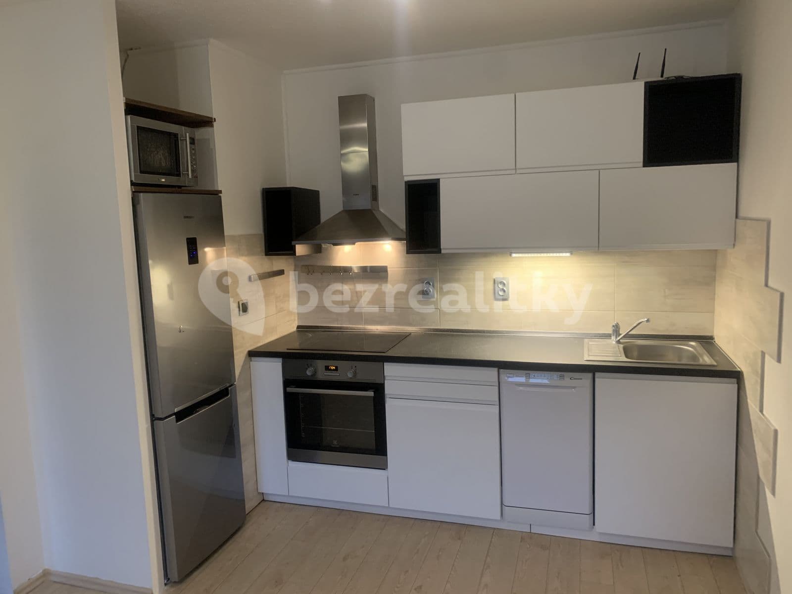 Prenájom bytu 2-izbový 45 m², Zimní, Hostivice, Středočeský kraj Prenájom bytu 2-izbový 45 m², Zimní, Hostivice, Středočeský kraj