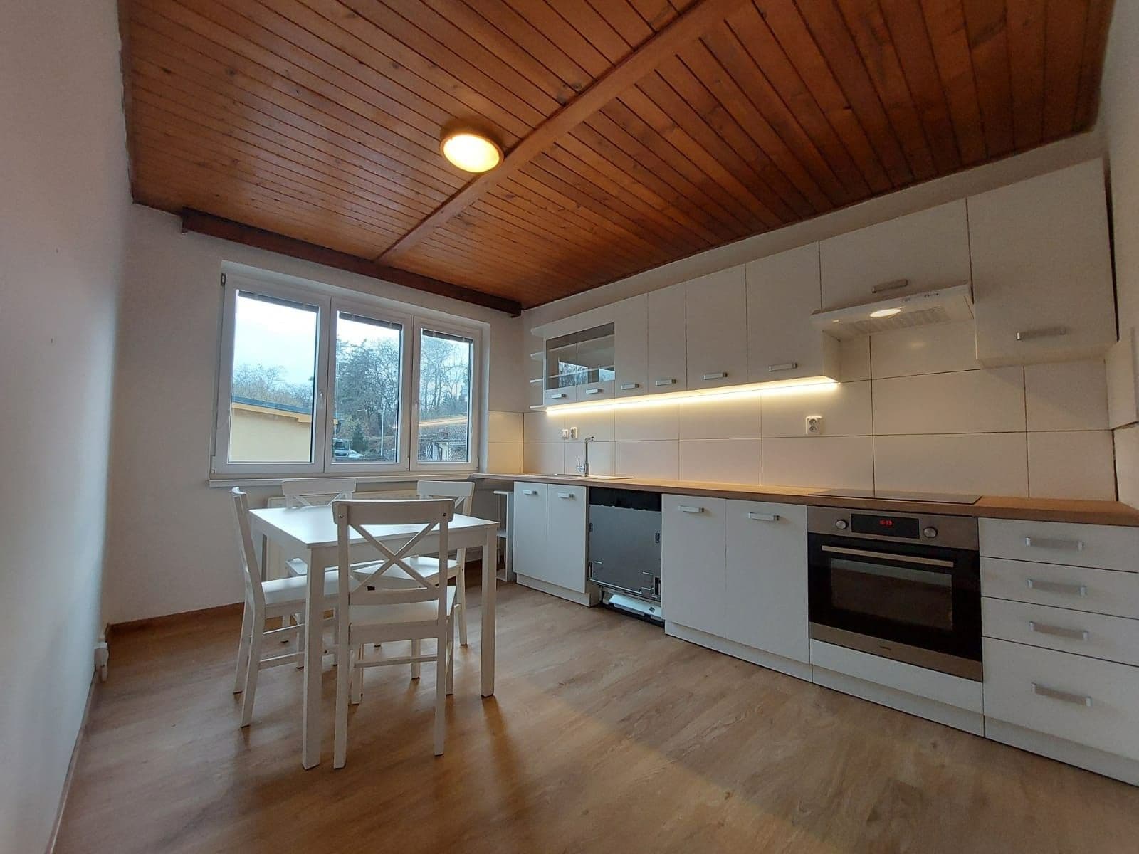 Prenájom bytu 5-izbový 87 m², U Schodů, Praha, Praha Prenájom bytu 5-izbový 87 m², U Schodů, Praha, Praha