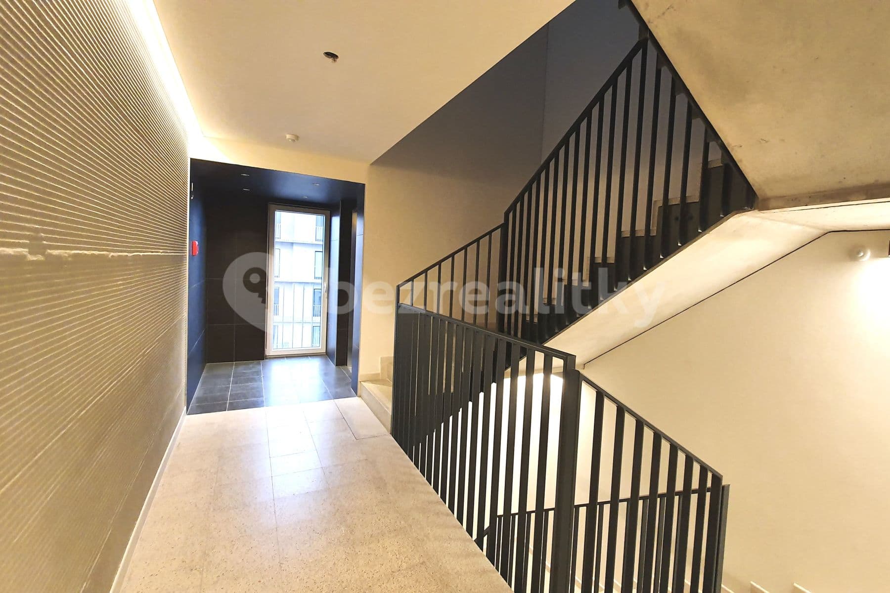 Prenájom bytu 2-izbový 57 m², Novovysočanská, Praha, Praha Prenájom bytu 2-izbový 57 m², Novovysočanská, Praha, Praha