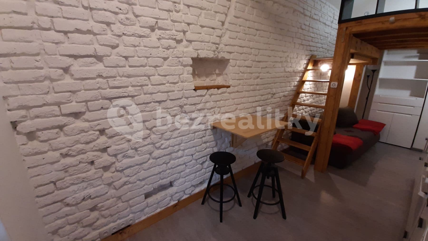 Prenájom bytu 1-izbový 39 m², Jeronýmova, Praha, Praha