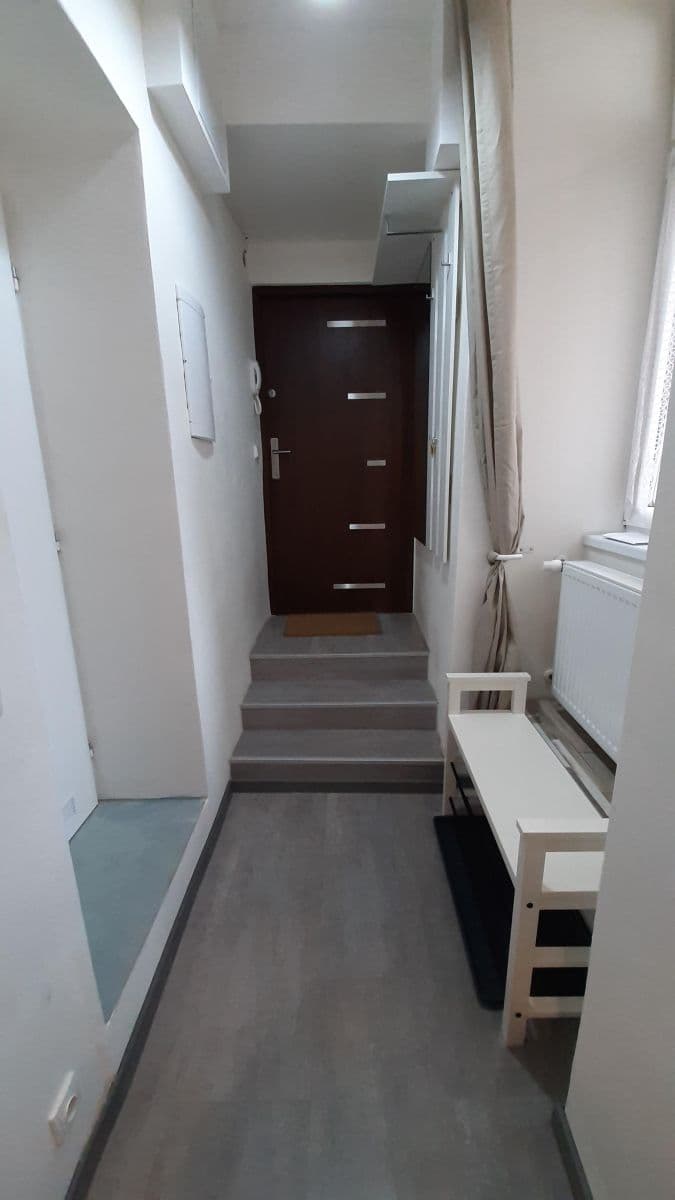 Prenájom bytu 1-izbový 36 m², Jeronýmova, Praha, Praha Prenájom bytu 1-izbový 36 m², Jeronýmova, Praha, Praha