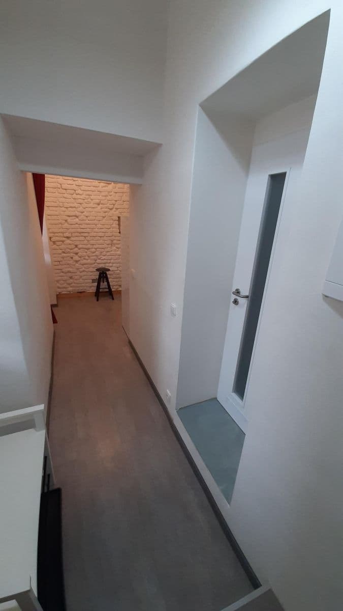 Prenájom bytu 1-izbový 36 m², Jeronýmova, Praha, Praha Prenájom bytu 1-izbový 36 m², Jeronýmova, Praha, Praha