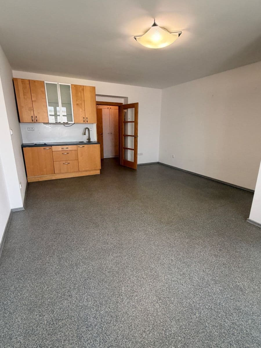 Prenájom bytu Garsoniéra 33 m², Uralská, Praha, Praha Prenájom bytu Garsoniéra 33 m², Uralská, Praha, Praha