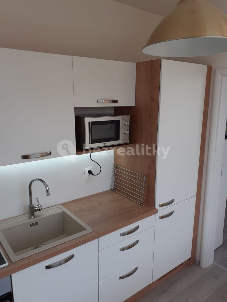 Prenájom bytu 1-izbový 35 m², Hanulova, Dúbravka, Bratislavský kraj Prenájom bytu 1-izbový 35 m², Hanulova, Dúbravka, Bratislavský kraj