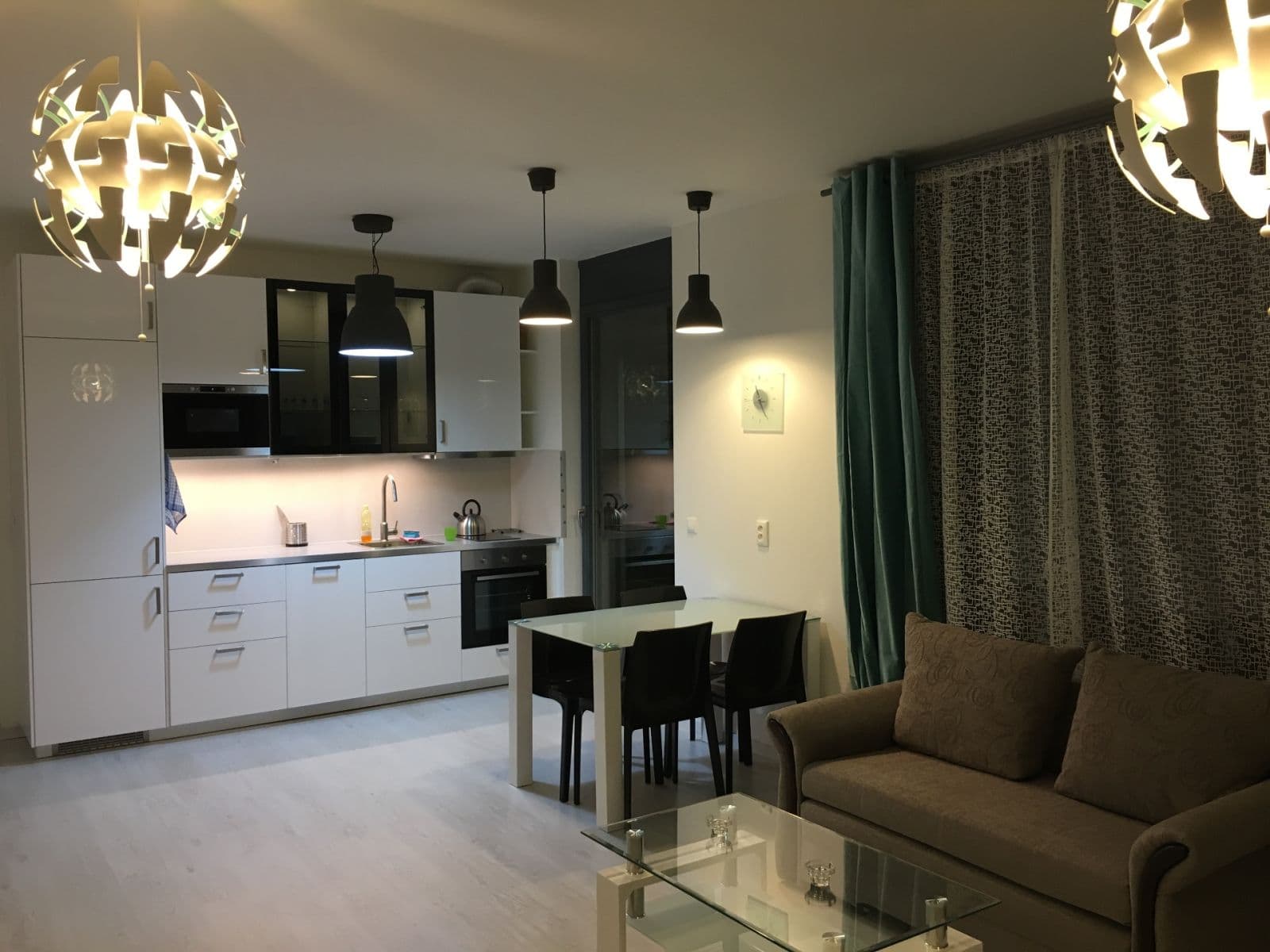 Prenájom bytu 1-izbový 40 m², Žitenická, Praha, Praha Prenájom bytu 1-izbový 40 m², Žitenická, Praha, Praha