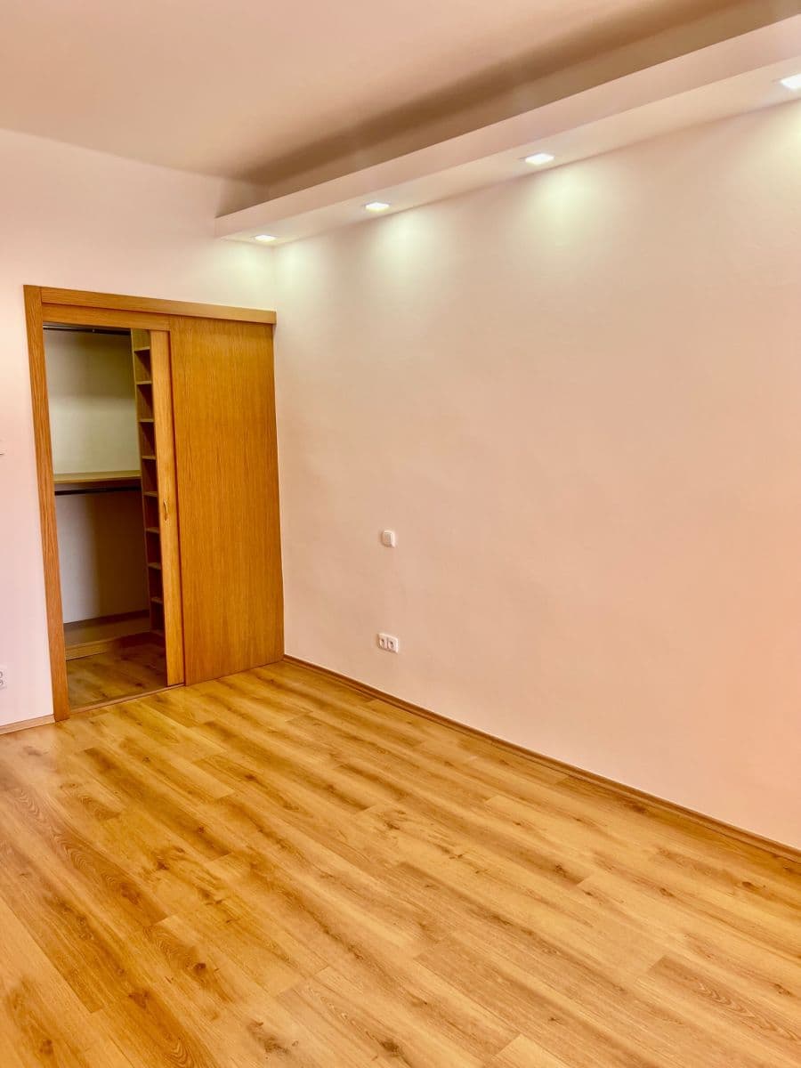 Prenájom bytu 2-izbový 52 m², Slezská, Praha, Praha Prenájom bytu 2-izbový 52 m², Slezská, Praha, Praha
