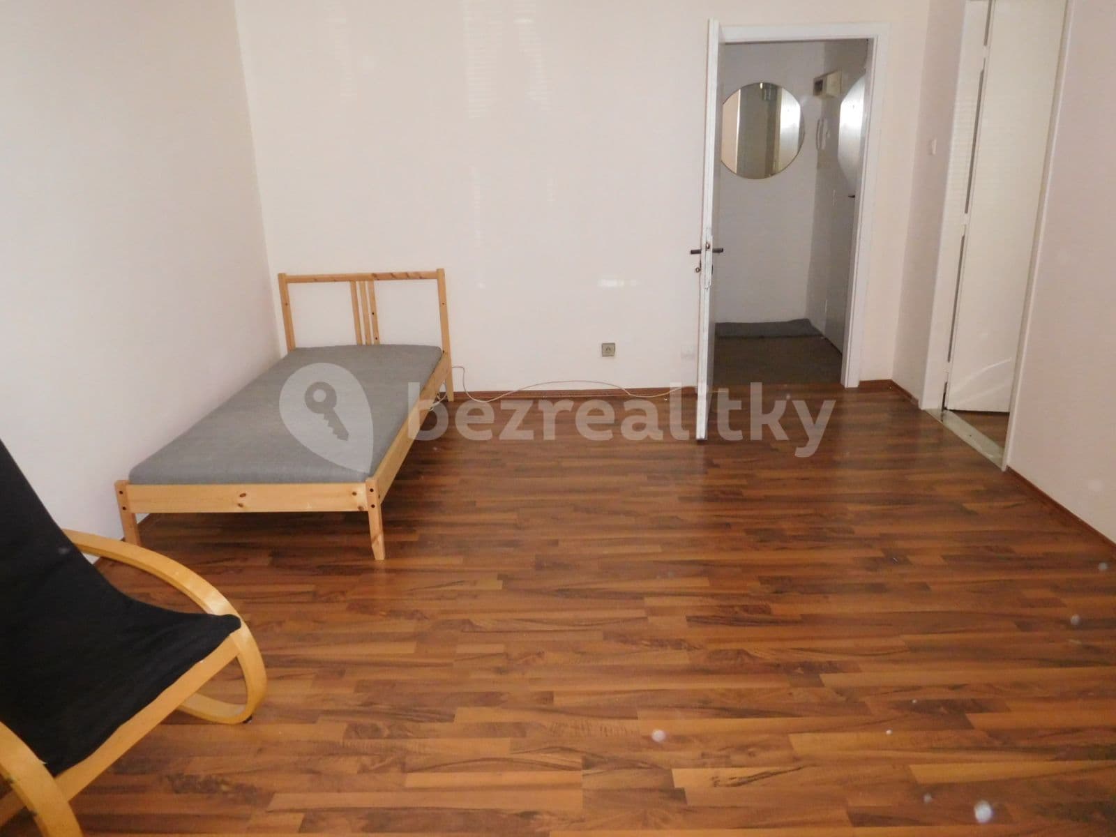 Prenájom bytu 2-izbový 43 m², 28. Pluku, Praha, Praha Prenájom bytu 2-izbový 43 m², 28. Pluku, Praha, Praha