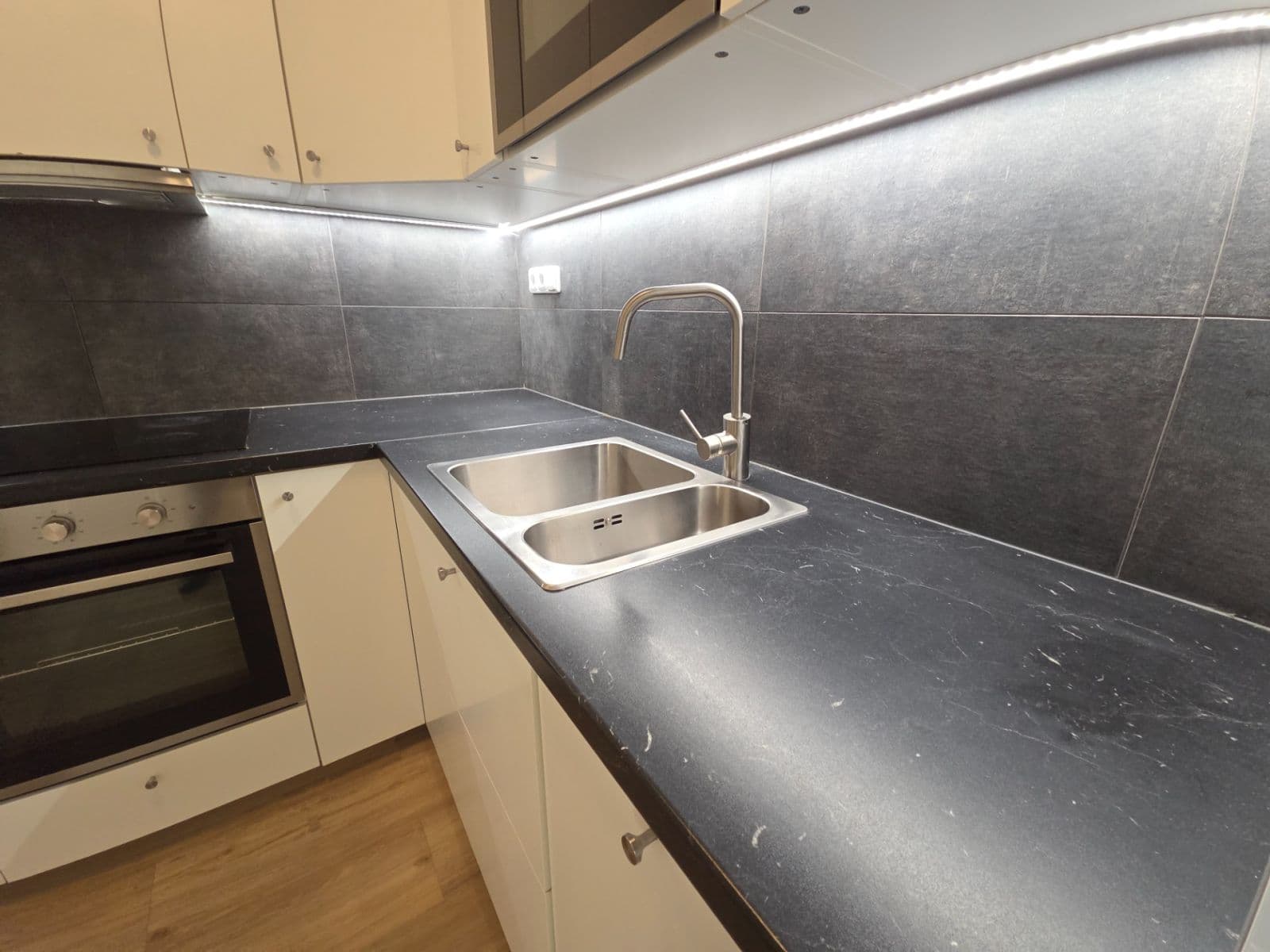 Prenájom bytu 2-izbový 48 m², Makovského, Praha, Praha Prenájom bytu 2-izbový 48 m², Makovského, Praha, Praha