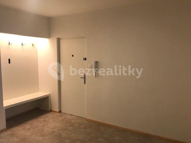 Prenájom bytu 3-izbový 70 m², Sámova, Praha, Praha
