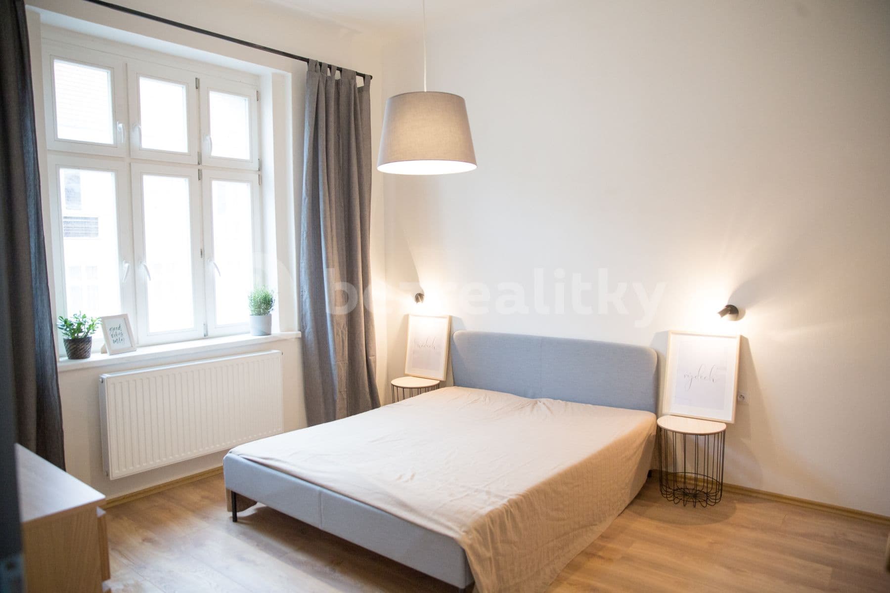Prenájom bytu 2-izbový 55 m², Schnirchova, Praha, Praha Prenájom bytu 2-izbový 55 m², Schnirchova, Praha, Praha