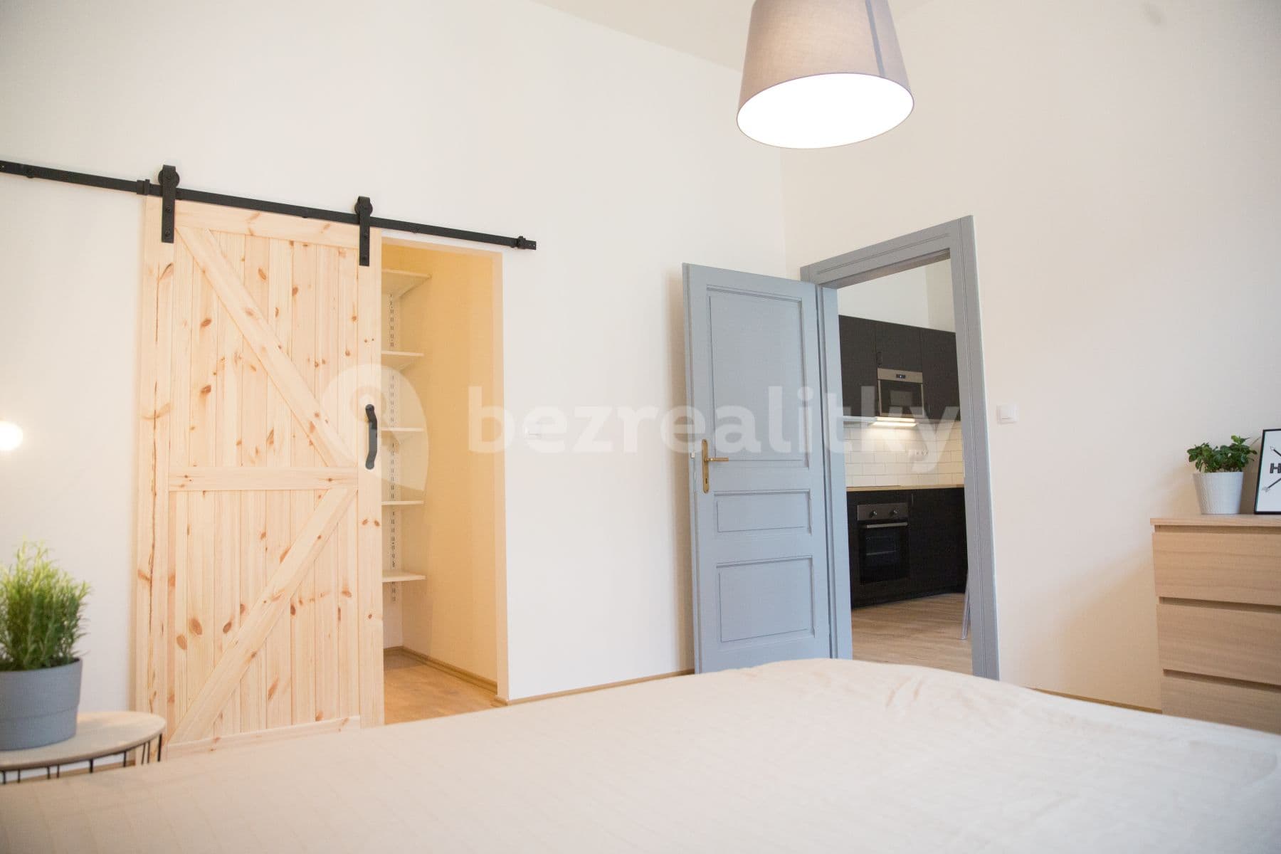 Prenájom bytu 2-izbový 55 m², Schnirchova, Praha, Praha Prenájom bytu 2-izbový 55 m², Schnirchova, Praha, Praha