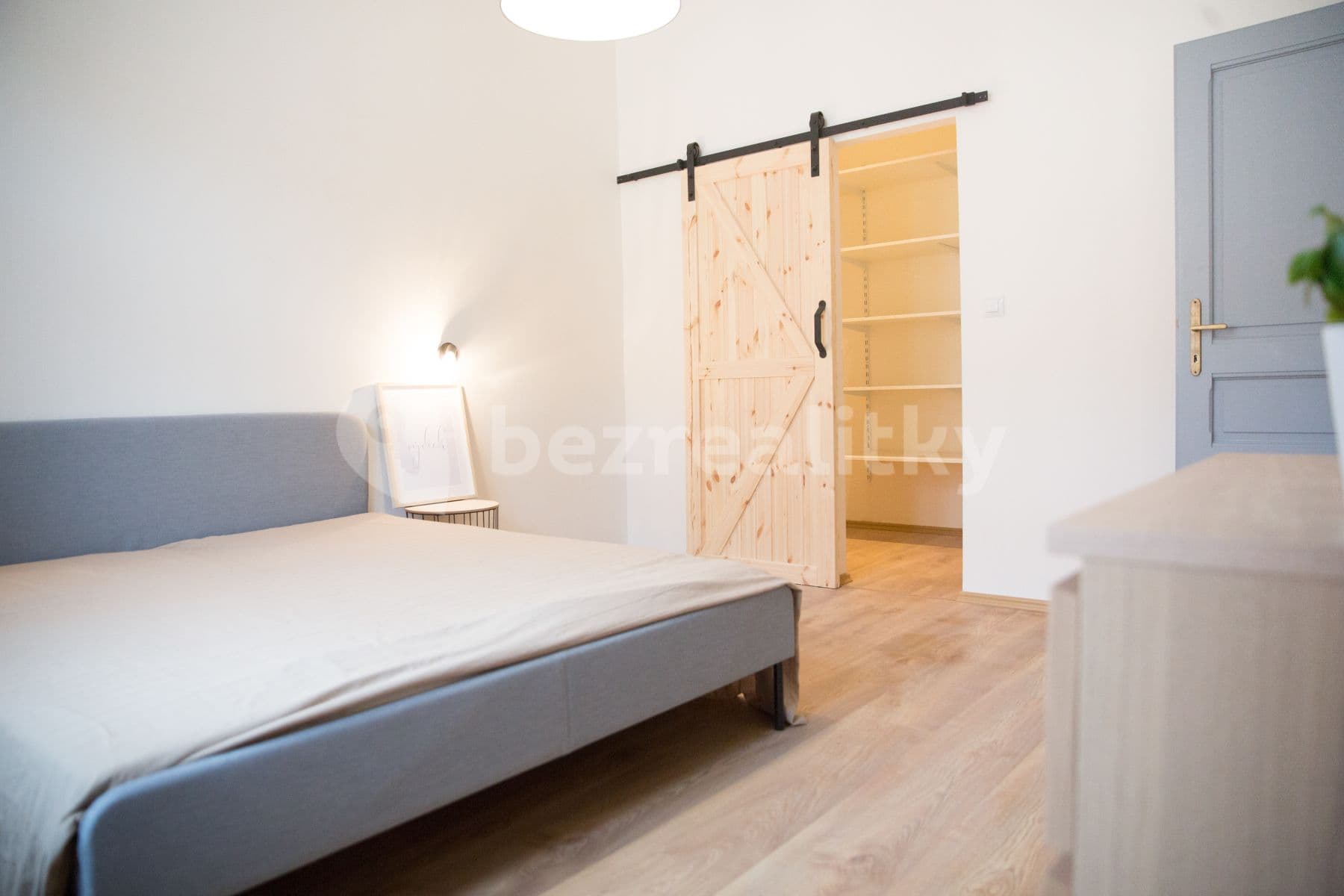 Prenájom bytu 2-izbový 55 m², Schnirchova, Praha, Praha Prenájom bytu 2-izbový 55 m², Schnirchova, Praha, Praha