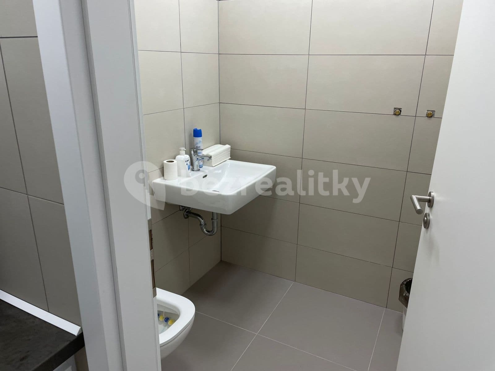 Prenájom kancelárie 77 m², Hlaváčkova, Praha, Praha Prenájom kancelárie 77 m², Hlaváčkova, Praha, Praha