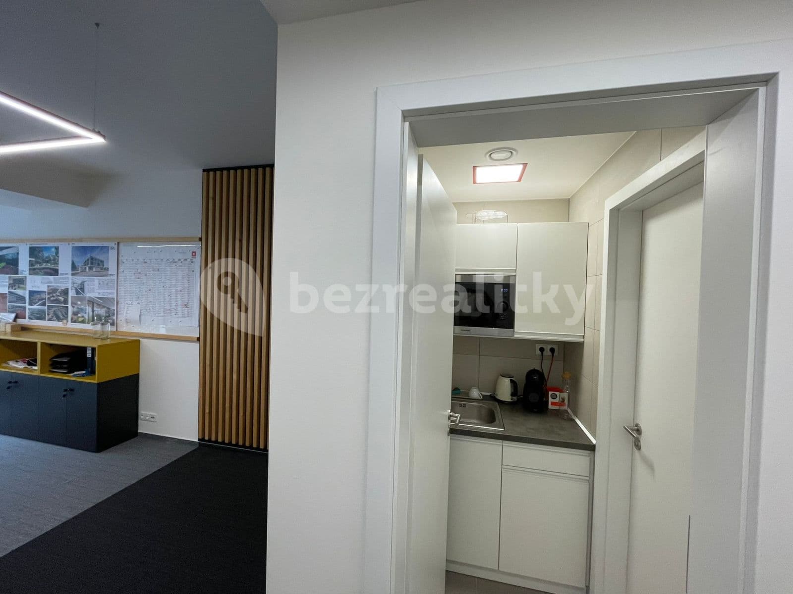 Prenájom kancelárie 77 m², Hlaváčkova, Praha, Praha Prenájom kancelárie 77 m², Hlaváčkova, Praha, Praha