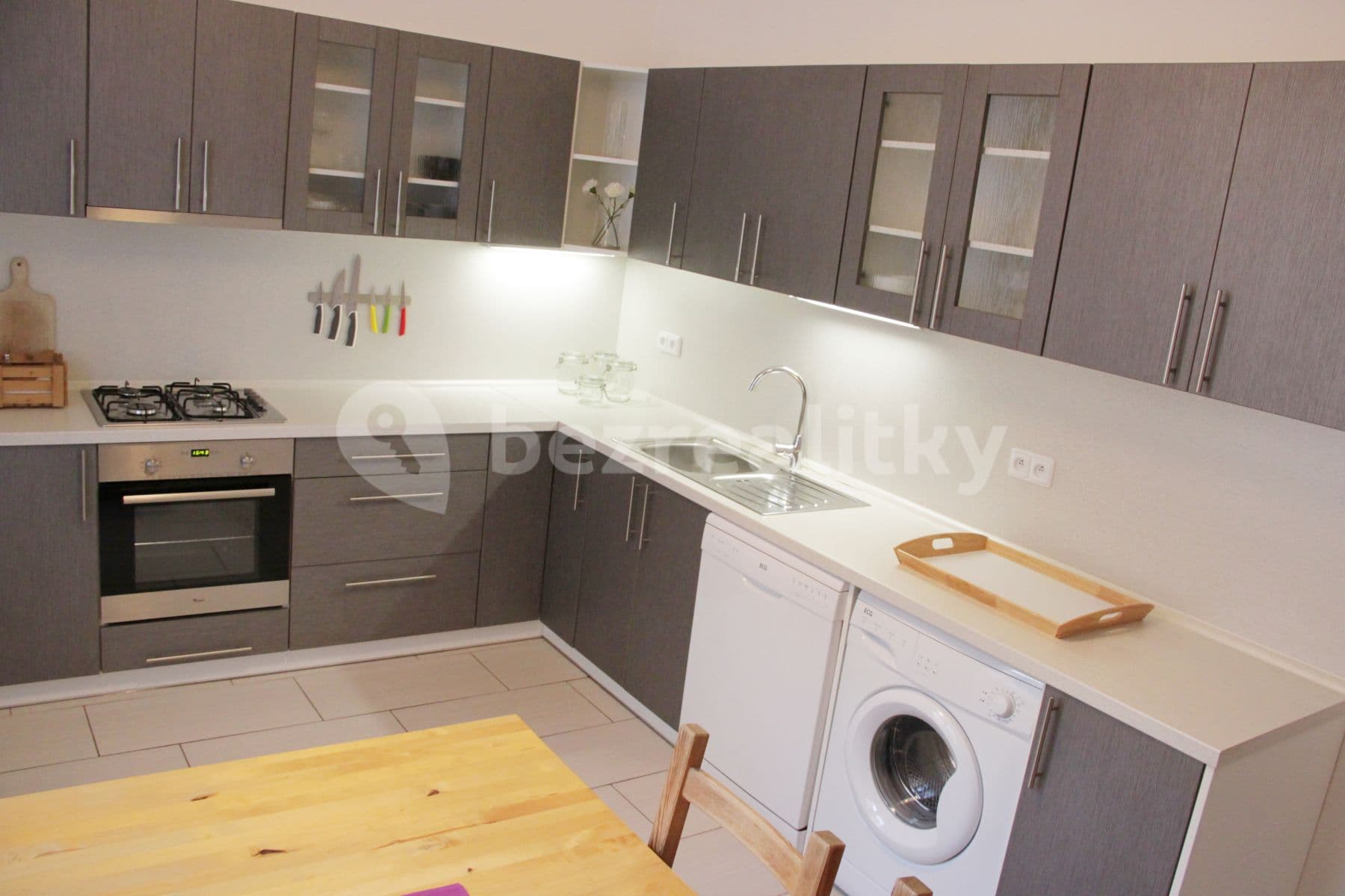 Prenájom bytu 2-izbový 70 m², Korunovační, Praha, Praha Prenájom bytu 2-izbový 70 m², Korunovační, Praha, Praha