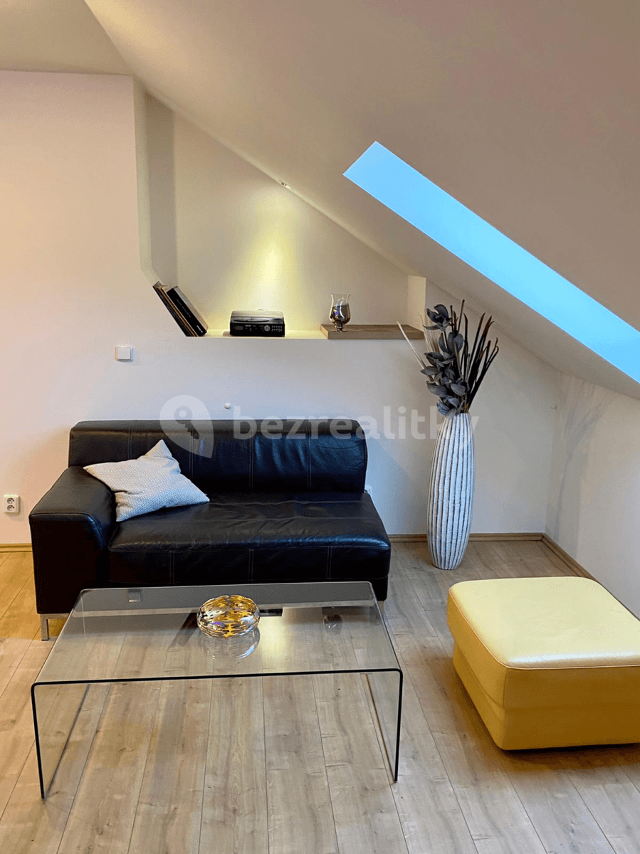 Prenájom bytu 1-izbový 42 m², K Pitkovicům, Praha, Praha Prenájom bytu 1-izbový 42 m², K Pitkovicům, Praha, Praha