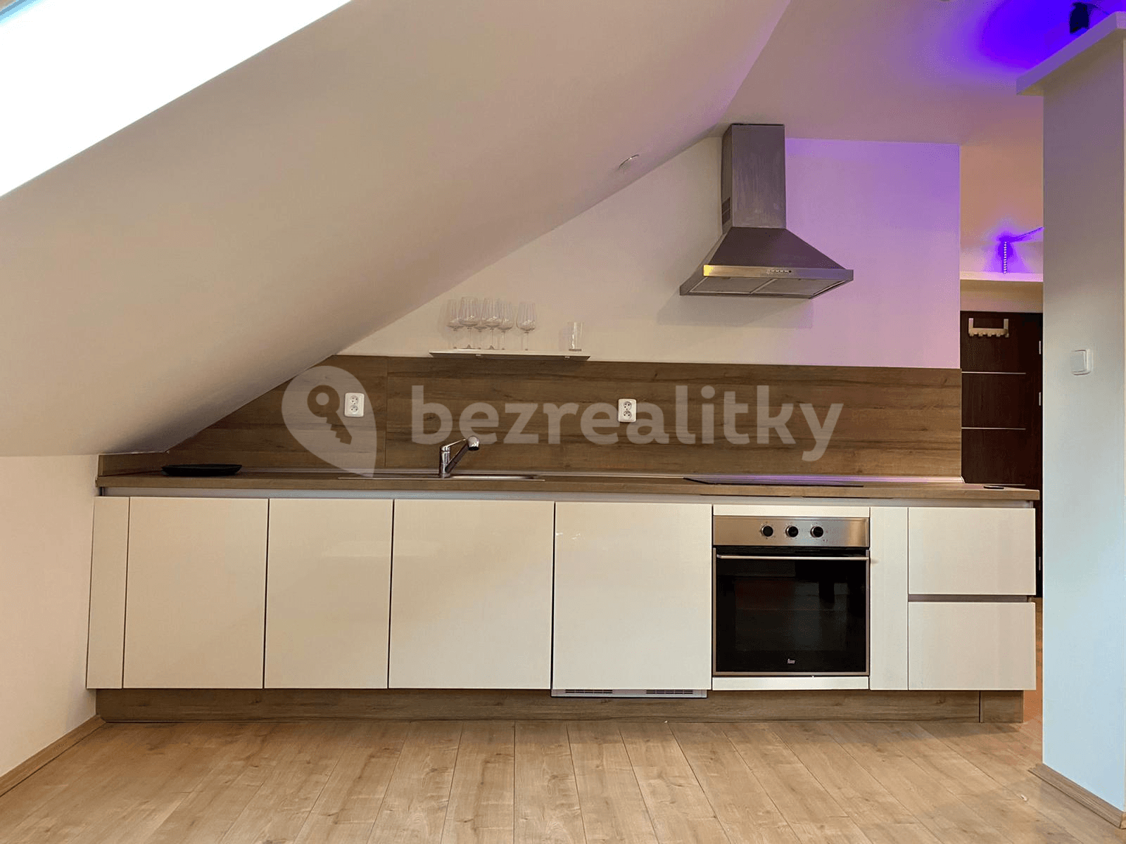 Prenájom bytu 1-izbový 42 m², K Pitkovicům, Praha, Praha Prenájom bytu 1-izbový 42 m², K Pitkovicům, Praha, Praha
