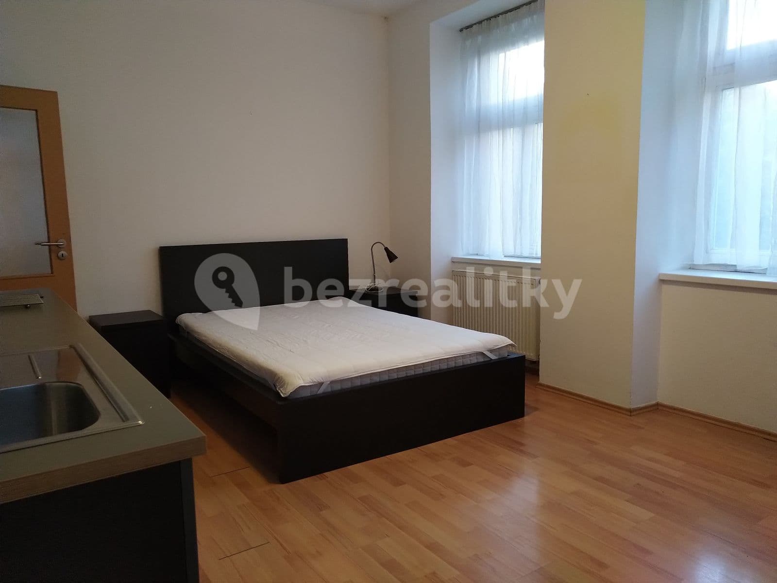 Prenájom bytu Garsoniéra 35 m², Havlíčkovo Náměstí, Praha, Praha Prenájom bytu Garsoniéra 35 m², Havlíčkovo Náměstí, Praha, Praha