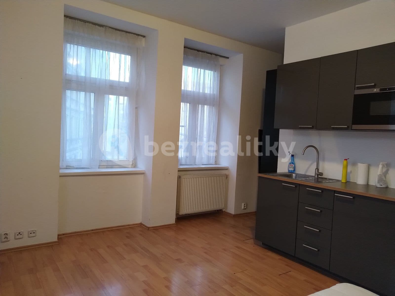 Prenájom bytu Garsoniéra 35 m², Havlíčkovo Náměstí, Praha, Praha Prenájom bytu Garsoniéra 35 m², Havlíčkovo Náměstí, Praha, Praha
