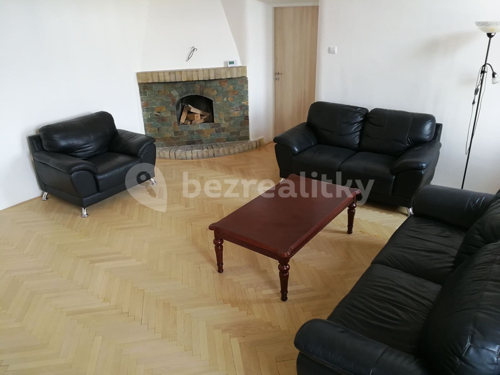 Prenájom bytu 4-izbový 155 m², Tř. Svobody, Olomouc, Olomoucký kraj Prenájom bytu 4-izbový 155 m², Tř. Svobody, Olomouc, Olomoucký kraj