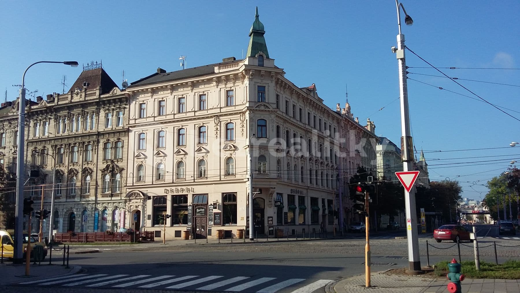 Prenájom bytu 4-izbový 155 m², Tř. Svobody, Olomouc, Olomoucký kraj Prenájom bytu 4-izbový 155 m², Tř. Svobody, Olomouc, Olomoucký kraj