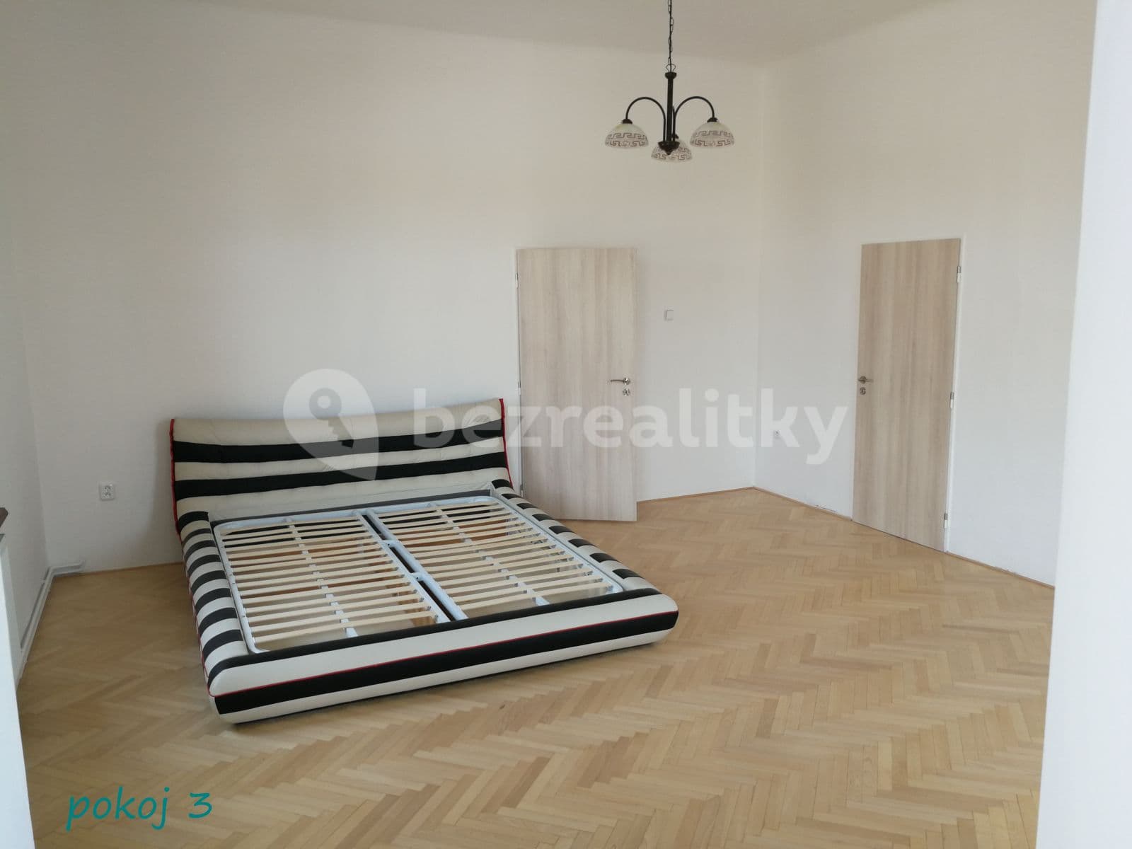 Prenájom bytu 4-izbový 155 m², Tř. Svobody, Olomouc, Olomoucký kraj Prenájom bytu 4-izbový 155 m², Tř. Svobody, Olomouc, Olomoucký kraj
