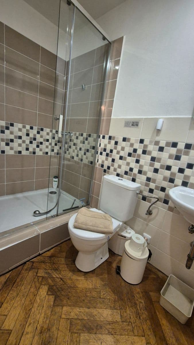 Prenájom bytu 2-izbový 67 m², Zborovská, Praha, Praha Prenájom bytu 2-izbový 67 m², Zborovská, Praha, Praha