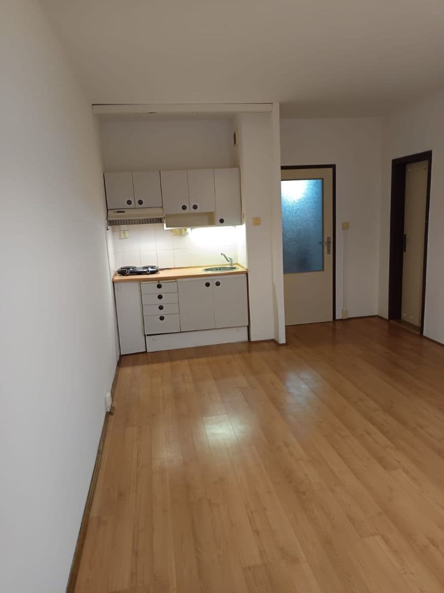 Prenájom bytu Garsoniéra 30 m², Semická, Praha, Praha Prenájom bytu Garsoniéra 30 m², Semická, Praha, Praha