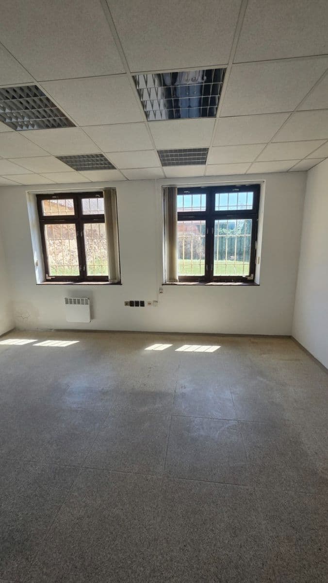 Prenájom kancelárie 97 m², nám. J. Hrubého, Kardašova Řečice, Jihočeský kraj Prenájom kancelárie 97 m², nám. J. Hrubého, Kardašova Řečice, Jihočeský kraj