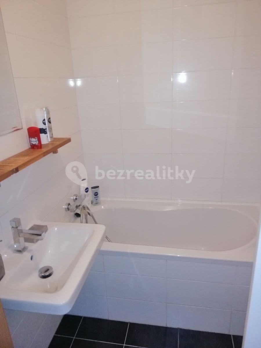 Prenájom bytu 3-izbový 63 m², Komenského, Horoměřice, Středočeský kraj Prenájom bytu 3-izbový 63 m², Komenského, Horoměřice, Středočeský kraj