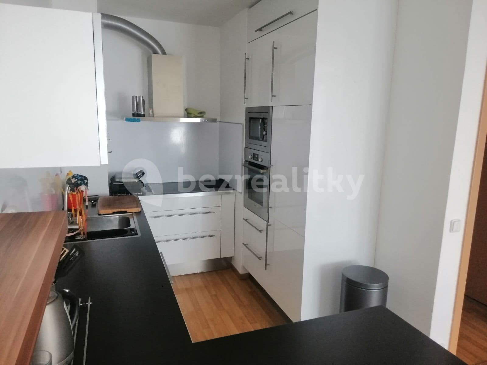 Prenájom bytu 3-izbový 63 m², Komenského, Horoměřice, Středočeský kraj Prenájom bytu 3-izbový 63 m², Komenského, Horoměřice, Středočeský kraj