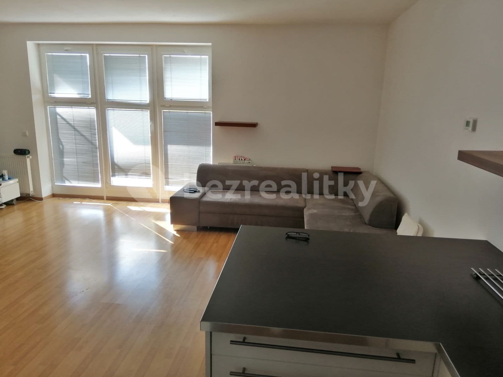 Prenájom bytu 3-izbový 63 m², Komenského, Horoměřice, Středočeský kraj Prenájom bytu 3-izbový 63 m², Komenského, Horoměřice, Středočeský kraj