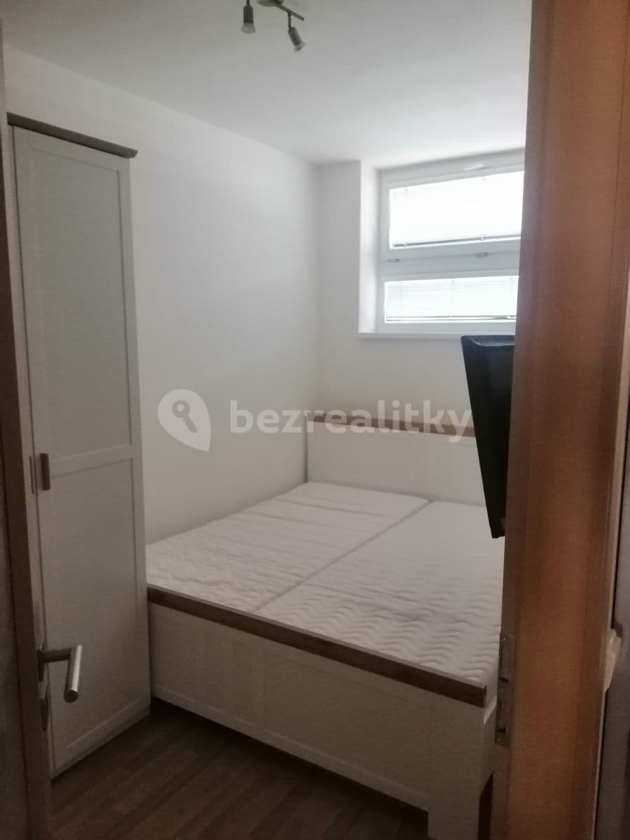 Prenájom bytu 3-izbový 63 m², Komenského, Horoměřice, Středočeský kraj Prenájom bytu 3-izbový 63 m², Komenského, Horoměřice, Středočeský kraj