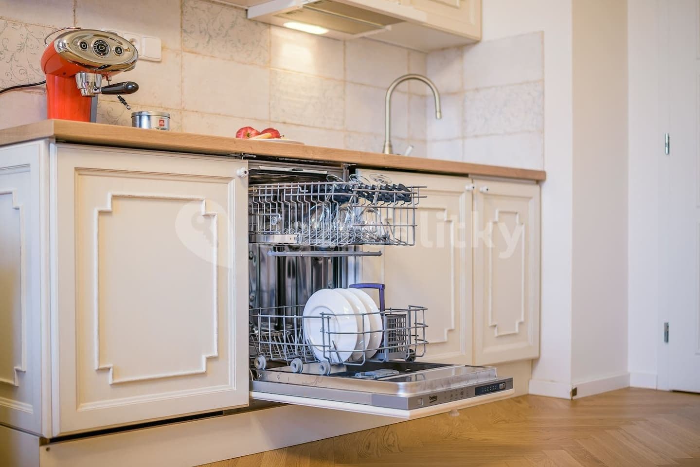 Prenájom bytu 1-izbový 24 m², Náměstí Bratří Synků, Praha, Praha Prenájom bytu 1-izbový 24 m², Náměstí Bratří Synků, Praha, Praha