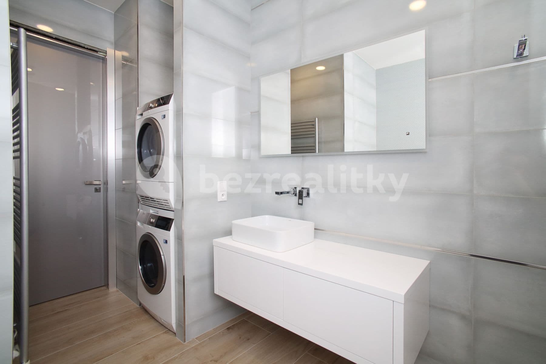 Prenájom bytu 3-izbový 102 m², Biskupský Dvůr, Praha, Praha Prenájom bytu 3-izbový 102 m², Biskupský Dvůr, Praha, Praha