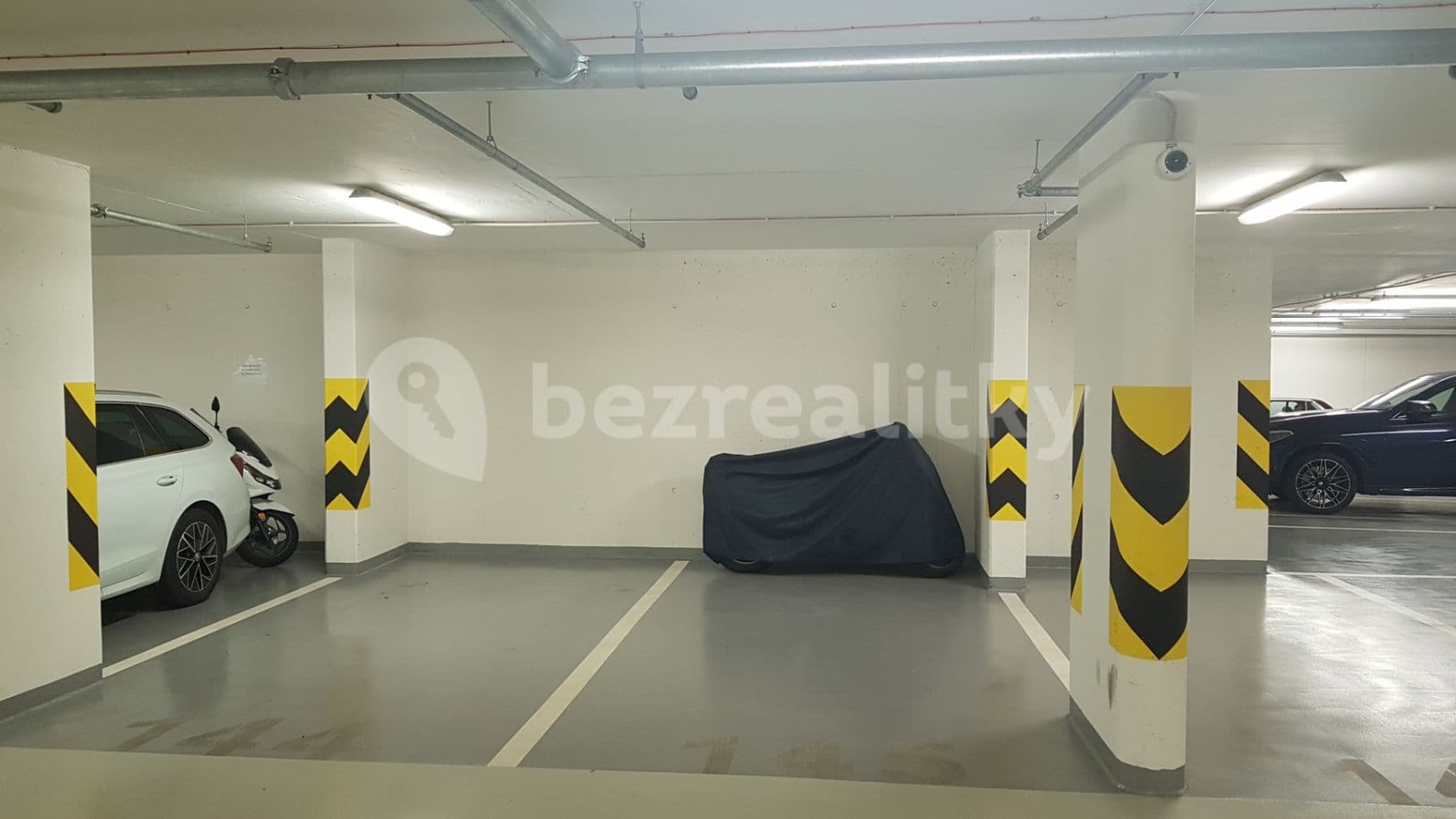 Prenájom garáže 12 m², U Mlýnského kanálu, Praha, Praha Prenájom garáže 12 m², U Mlýnského kanálu, Praha, Praha